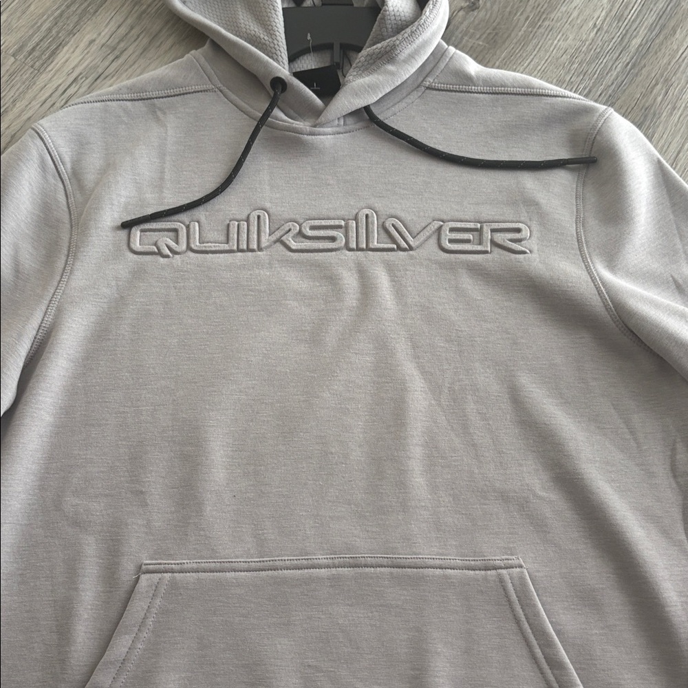 Quiksilver emboss gridliner hoodie size medium NWT
